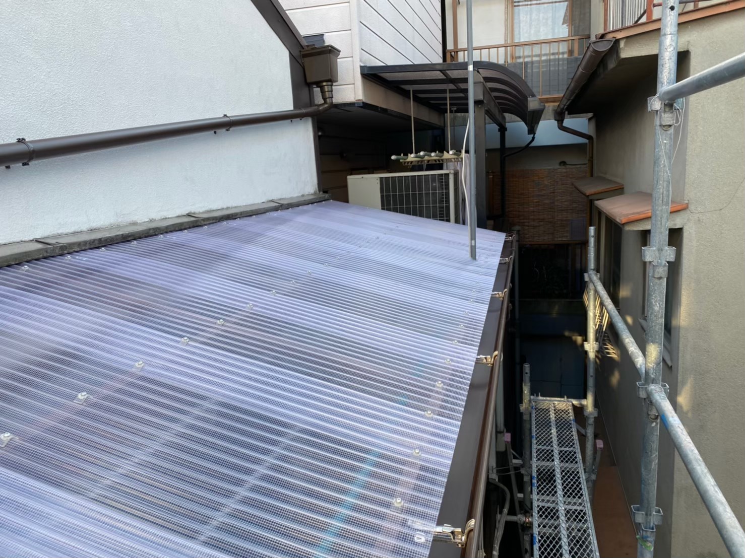奈良市のベランダ屋根の波板交換